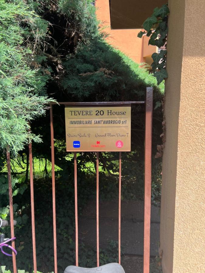 Tevere 20 House Monza Bagian luar foto