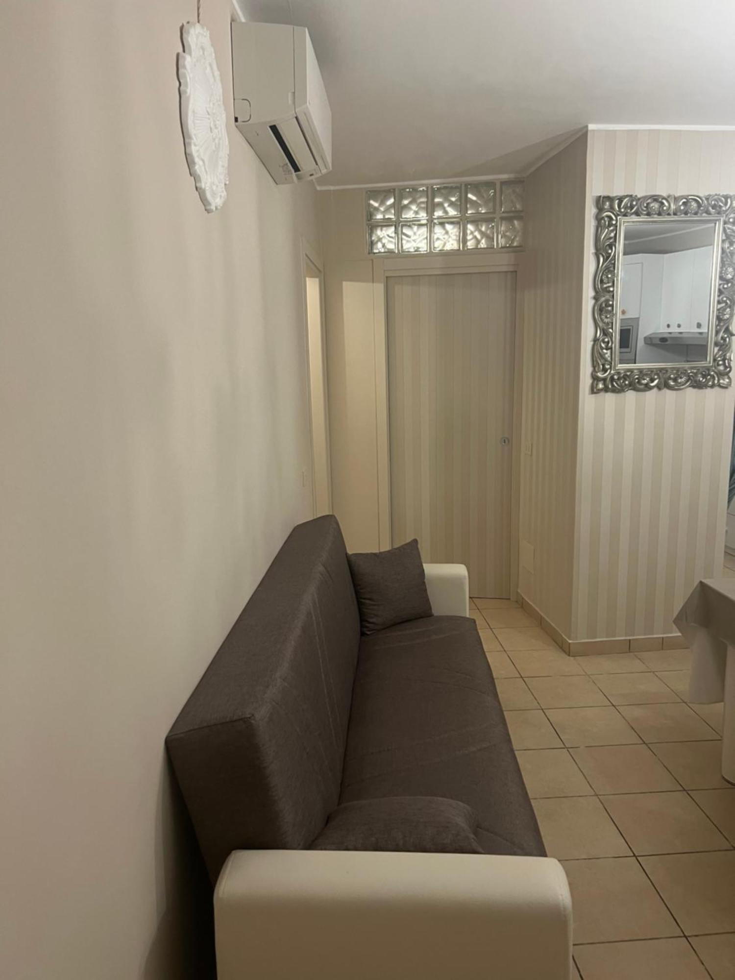 Tevere 20 House Monza Ruang foto