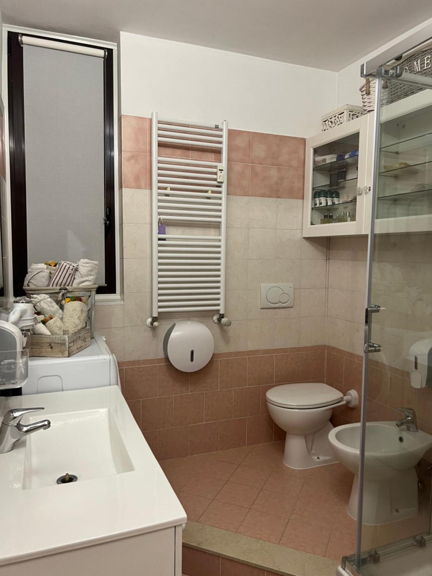Tevere 20 House Monza Ruang foto