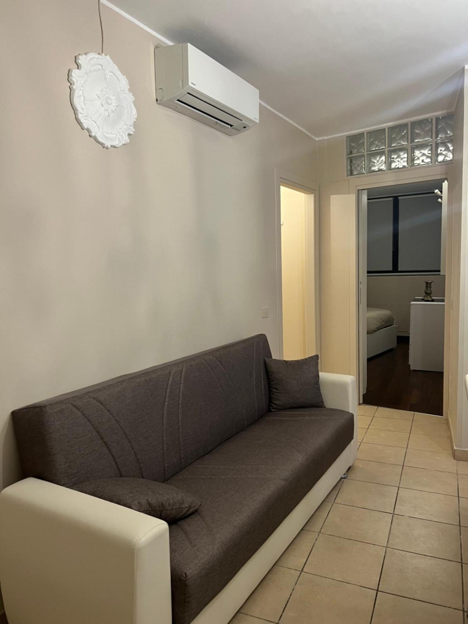 Tevere 20 House Monza Ruang foto