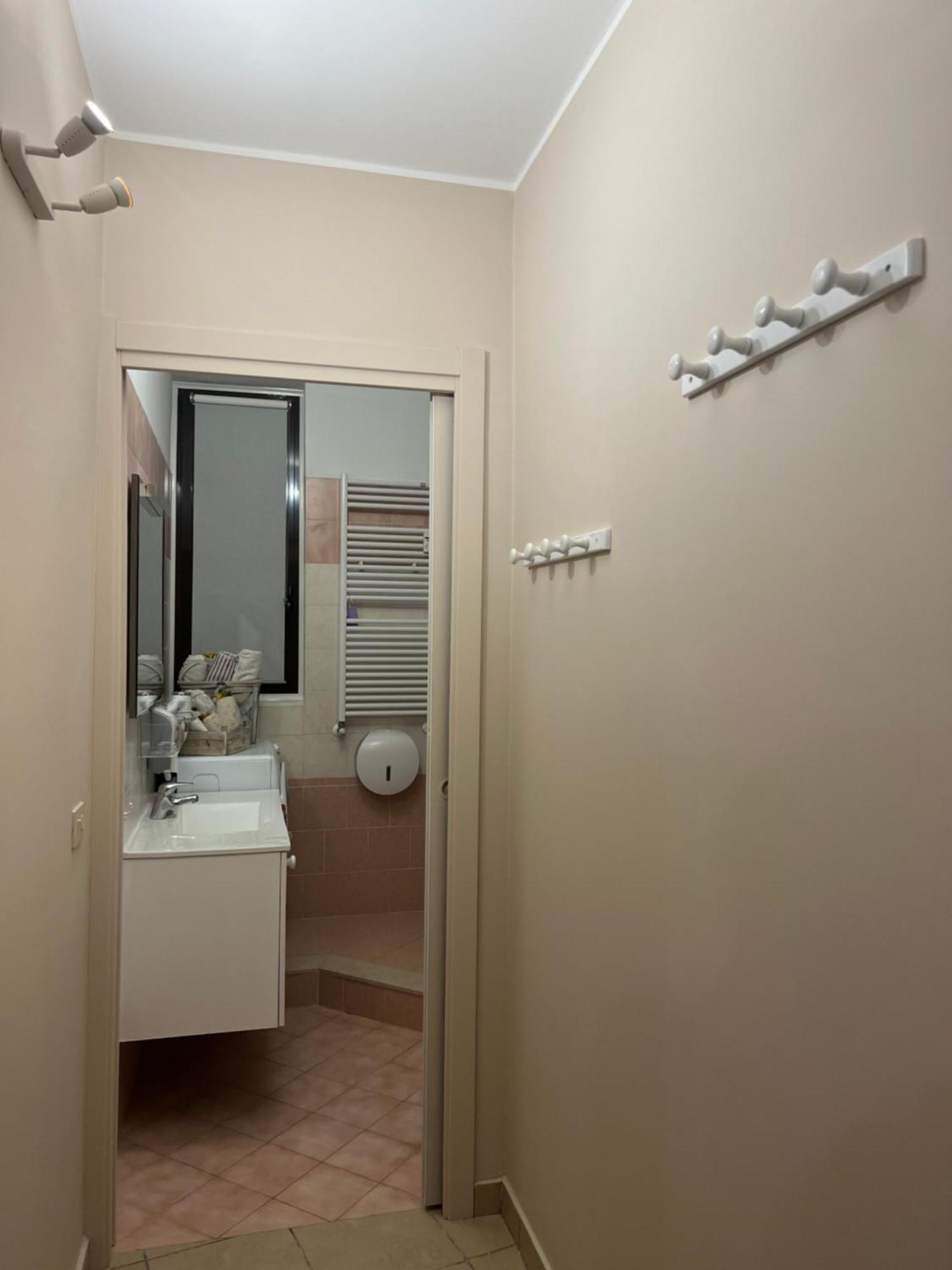 Tevere 20 House Monza Ruang foto